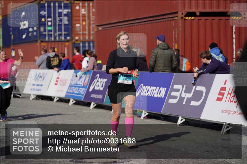 03.10.2025 - Köhlbrandbrückenlauf Michael Burmester http://msf.ph/oto/9031688 03.10.2025 10:38:22 Ziel 2440, 2527, 2662, 2859, 2860, 3095, 3621 meine-sportfotos.de