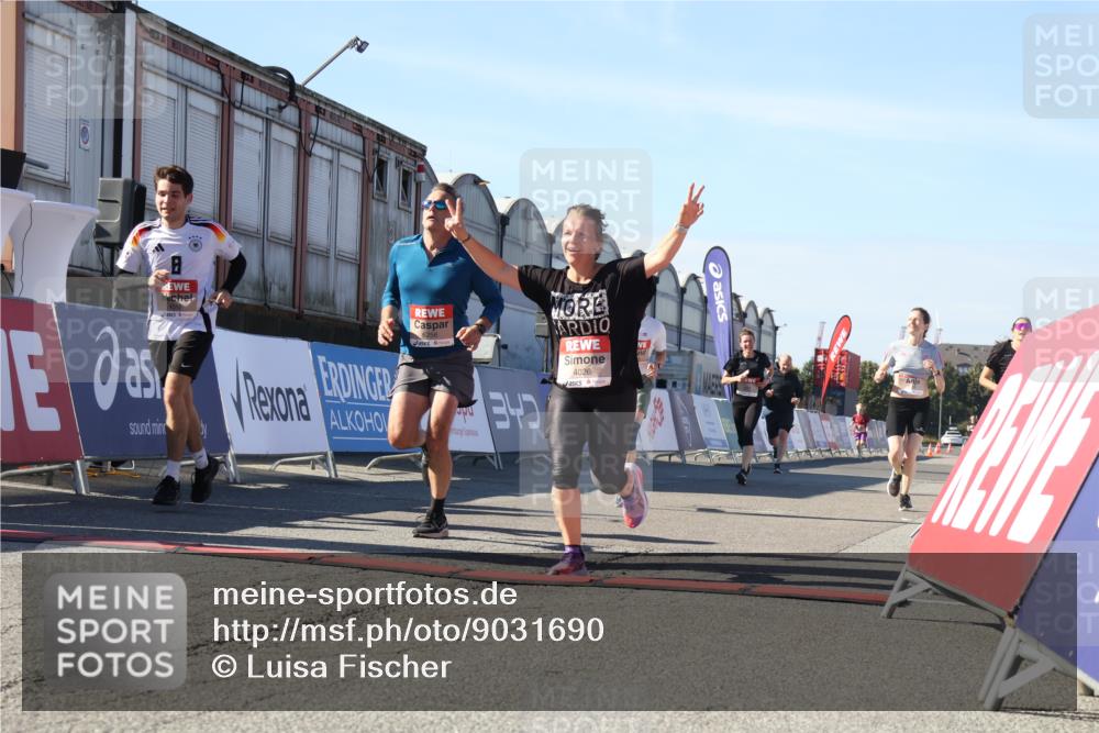 03.10.2025 - Köhlbrandbrückenlauf Luisa Fischer http://msf.ph/oto/9031690 03.10.2025 13:06:36 Ziel 4015, 4026, 4122, 4124, 4151, 4312, 4396, 4405, 4658, 4659, 5563, 5798, 6061, 6256, 6721 meine-sportfotos.de
