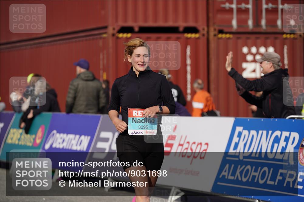 03.10.2025 - Köhlbrandbrückenlauf Michael Burmester http://msf.ph/oto/9031698 03.10.2025 10:38:24 Ziel 2042, 2440, 2662, 2859, 2860, 3095, 3437, 3438, 3442, 3621 meine-sportfotos.de