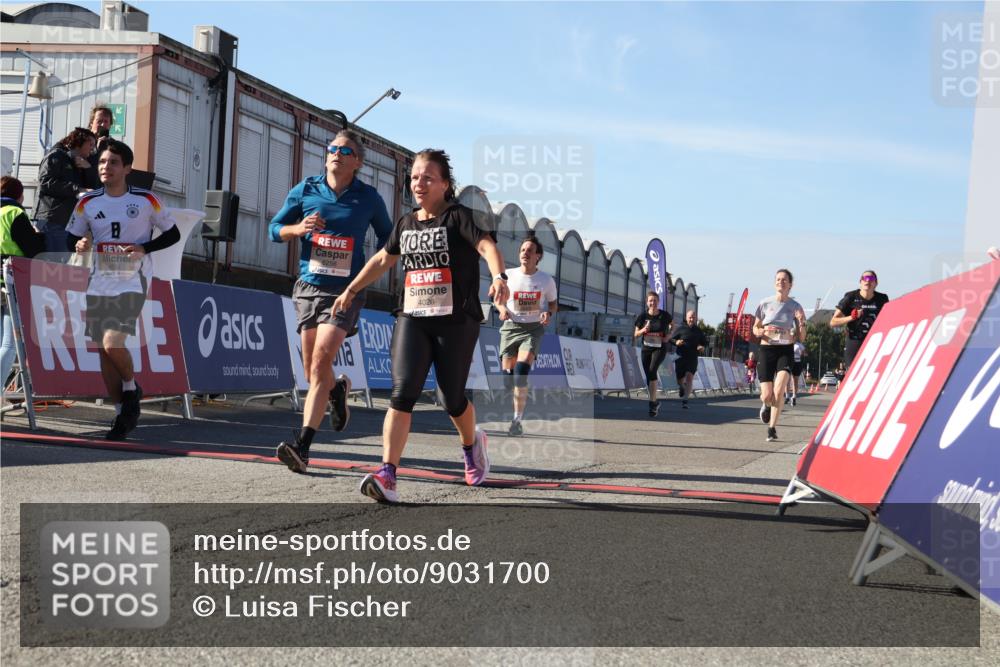 03.10.2025 - Köhlbrandbrückenlauf Luisa Fischer http://msf.ph/oto/9031700 03.10.2025 13:06:37 Ziel 4015, 4026, 4122, 4151, 4312, 4396, 4405, 4658, 4659, 5798, 5971, 6061, 6256, 6721 meine-sportfotos.de