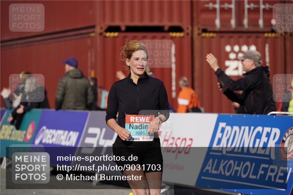 03.10.2025 - Köhlbrandbrückenlauf Michael Burmester http://msf.ph/oto/9031703 03.10.2025 10:38:24 Ziel 2042, 2440, 2662, 2859, 2860, 3095, 3437, 3438, 3442, 3621 meine-sportfotos.de