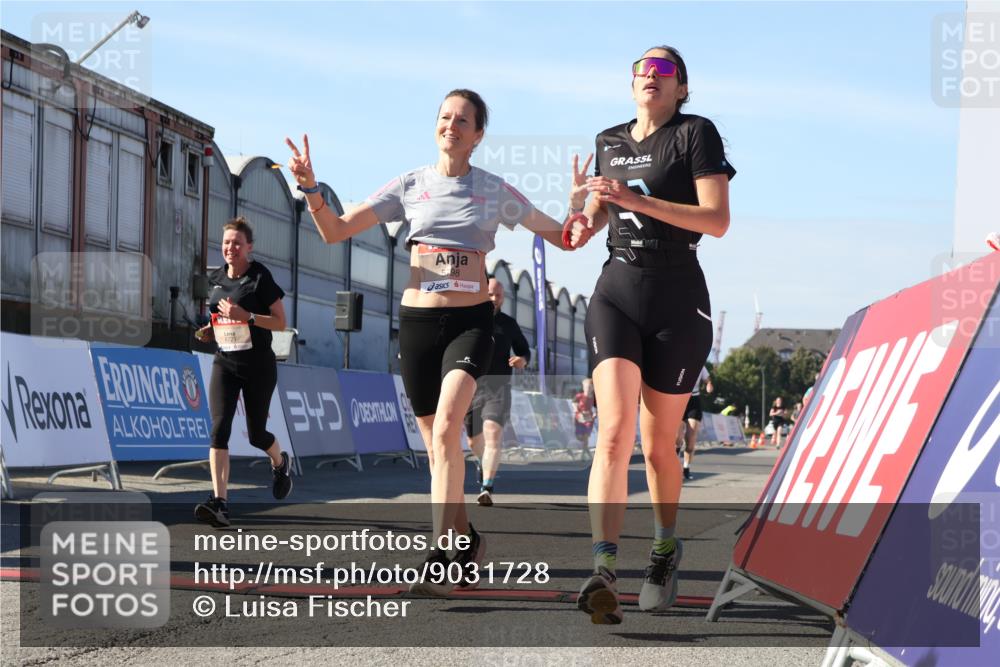 03.10.2025 - Köhlbrandbrückenlauf Luisa Fischer http://msf.ph/oto/9031728 03.10.2025 13:06:39 Ziel 4015, 4026, 4122, 4151, 4312, 4396, 4405, 5798, 5971, 6061, 6256, 6721 meine-sportfotos.de
