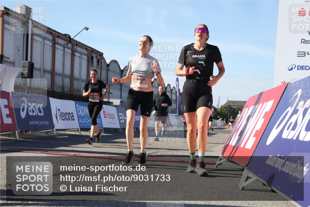 03.10.2025 - Köhlbrandbrückenlauf Luisa Fischer http://msf.ph/oto/9031733 03.10.2025 13:06:40 Ziel 4015, 4026, 4122, 4151, 4312, 4396, 4405, 5798, 5971, 6061, 6089, 6256, 6721 meine-sportfotos.de