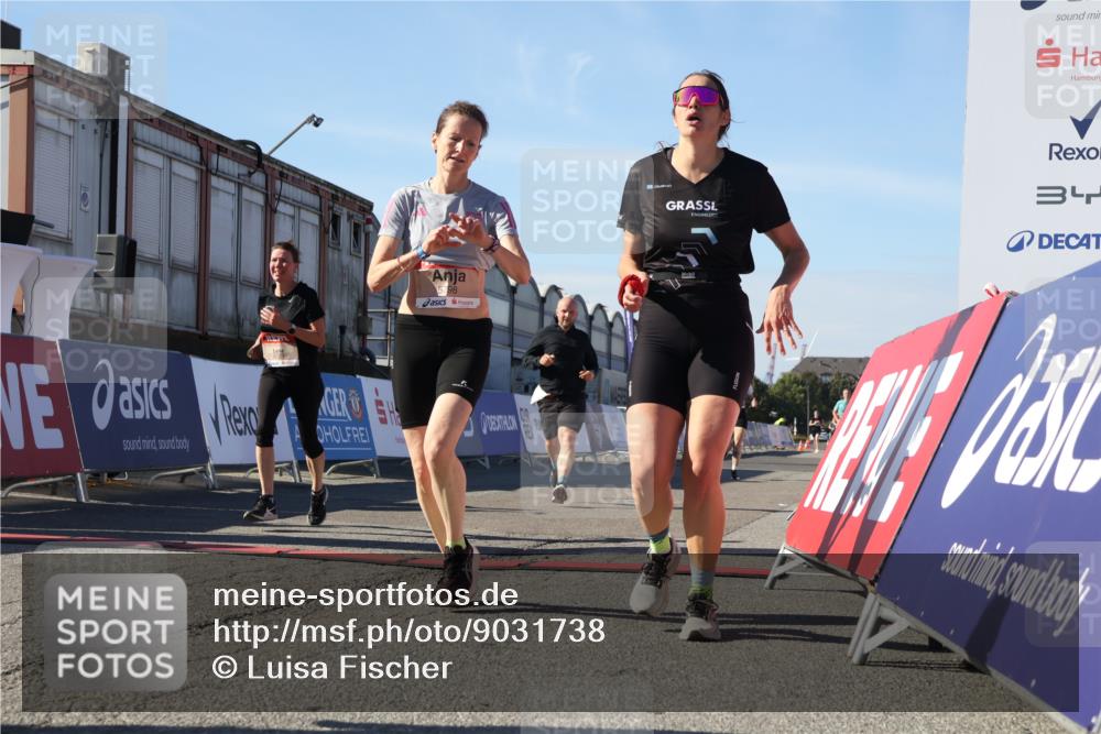 03.10.2025 - Köhlbrandbrückenlauf Luisa Fischer http://msf.ph/oto/9031738 03.10.2025 13:06:40 Ziel 4015, 4026, 4122, 4151, 4312, 4396, 4405, 5798, 5971, 6061, 6089, 6256, 6721 meine-sportfotos.de