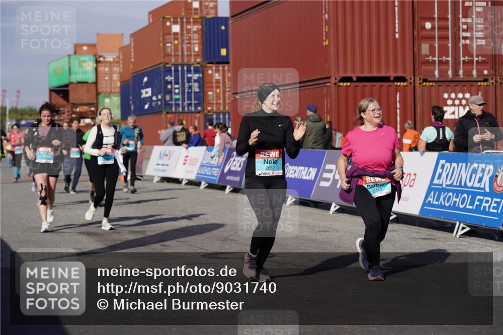 03.10.2025 - Köhlbrandbrückenlauf Michael Burmester http://msf.ph/oto/9031740 03.10.2025 10:38:27 Ziel 2042, 2440, 2626, 2627, 2662, 2859, 2860, 3040, 3095, 3437, 3438, 3442, 3621 meine-sportfotos.de