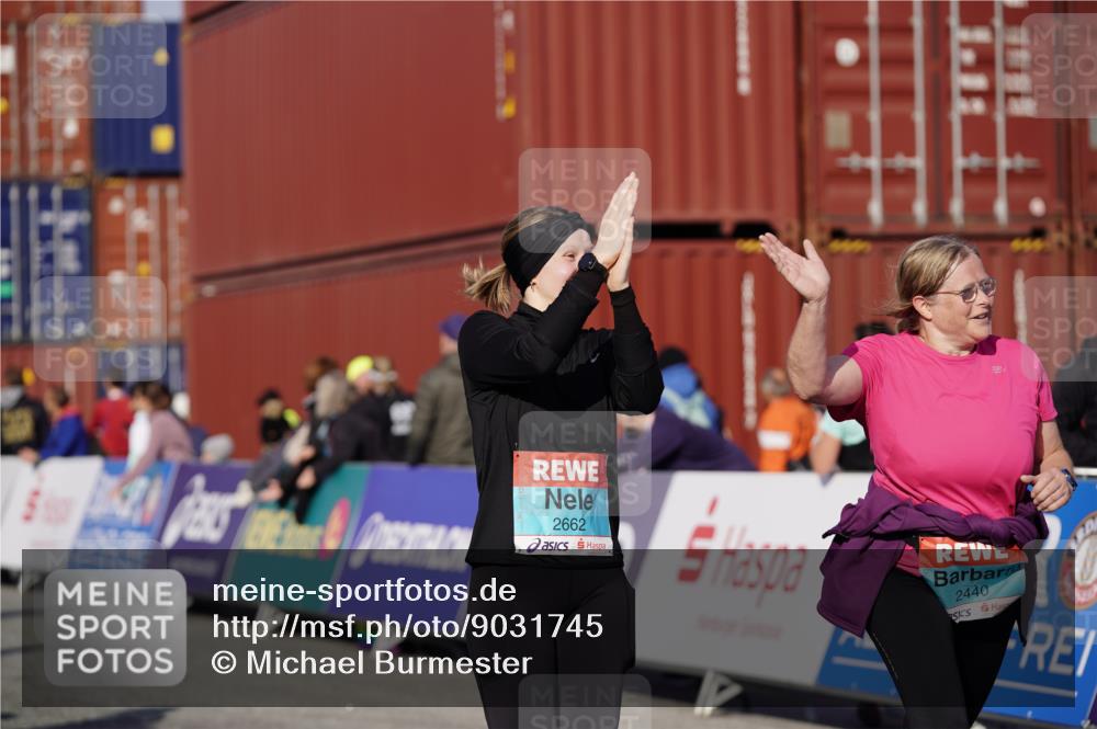 03.10.2025 - Köhlbrandbrückenlauf Michael Burmester http://msf.ph/oto/9031745 03.10.2025 10:38:28 Ziel 2042, 2440, 2575, 2626, 2627, 2662, 2859, 2860, 3040, 3437, 3438, 3442, 3621 meine-sportfotos.de