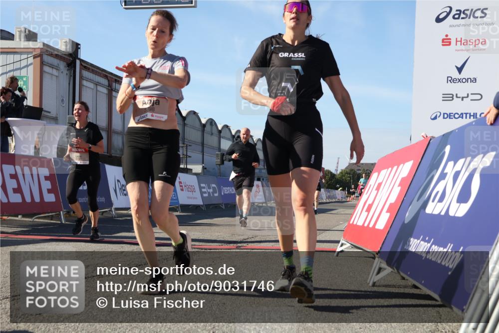 03.10.2025 - Köhlbrandbrückenlauf Luisa Fischer http://msf.ph/oto/9031746 03.10.2025 13:06:41 Ziel 4015, 4026, 4122, 4151, 4312, 4405, 5798, 5971, 6061, 6089, 6256, 6721 meine-sportfotos.de