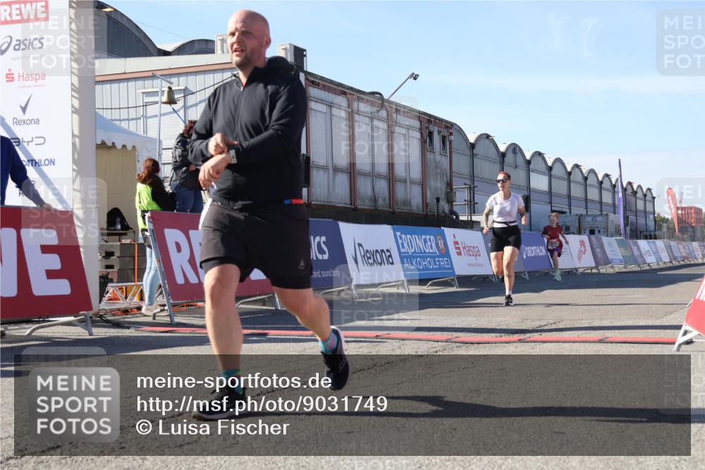 03.10.2025 - Köhlbrandbrückenlauf Luisa Fischer http://msf.ph/oto/9031749 03.10.2025 13:06:44 Ziel 4026, 4151, 4312, 4405, 5798, 5971, 6056, 6061, 6089, 6256, 6721 meine-sportfotos.de