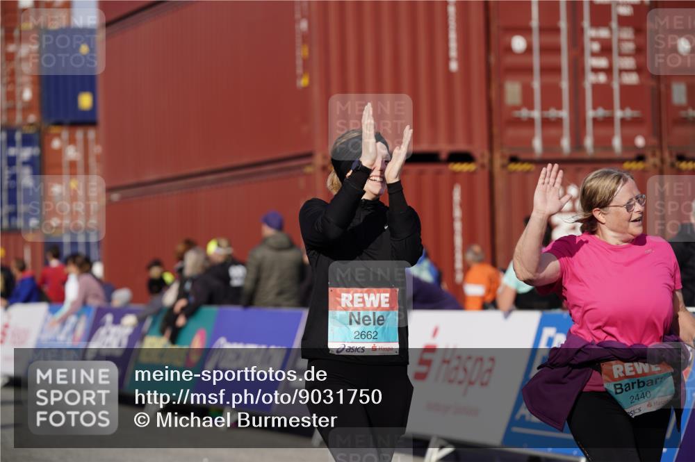 03.10.2025 - Köhlbrandbrückenlauf Michael Burmester http://msf.ph/oto/9031750 03.10.2025 10:38:28 Ziel 2042, 2440, 2575, 2626, 2627, 2662, 2859, 2860, 3040, 3437, 3438, 3442, 3621 meine-sportfotos.de