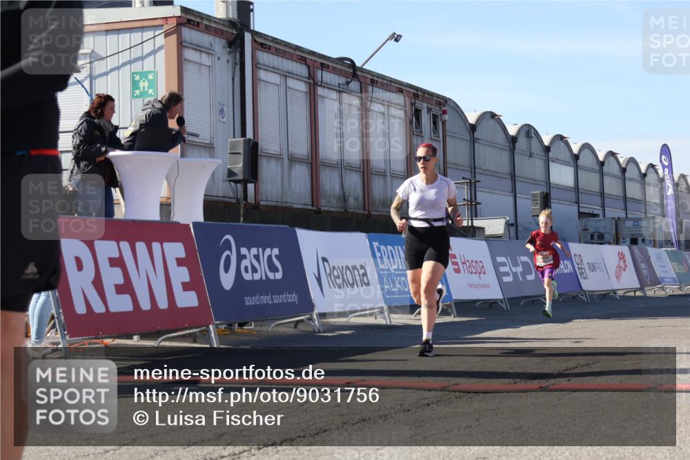 03.10.2025 - Köhlbrandbrückenlauf Luisa Fischer http://msf.ph/oto/9031756 03.10.2025 13:06:44 Ziel 4026, 4151, 4312, 4405, 5798, 5971, 6056, 6061, 6089, 6256, 6721 meine-sportfotos.de