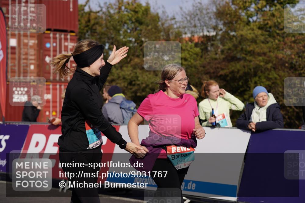 03.10.2025 - Köhlbrandbrückenlauf Michael Burmester http://msf.ph/oto/9031767 03.10.2025 10:38:29 Ziel 2042, 2440, 2575, 2626, 2627, 2662, 2859, 2860, 3040, 3437, 3438, 3442, 3621 meine-sportfotos.de