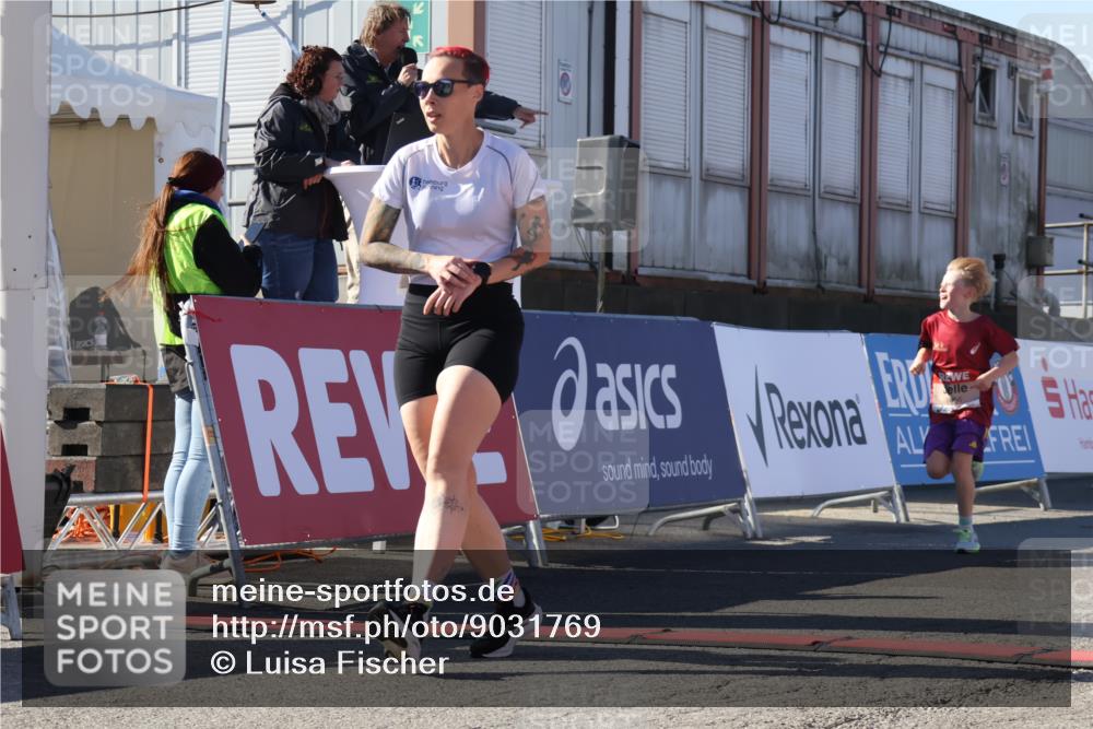 03.10.2025 - Köhlbrandbrückenlauf Luisa Fischer http://msf.ph/oto/9031769 03.10.2025 13:06:46 Ziel 4026, 4312, 4405, 5798, 5971, 6056, 6061, 6089, 6256, 6721, 6745 meine-sportfotos.de