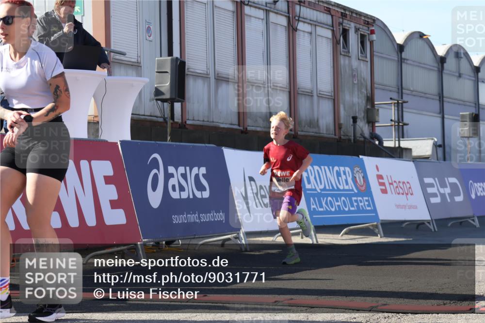 03.10.2025 - Köhlbrandbrückenlauf Luisa Fischer http://msf.ph/oto/9031771 03.10.2025 13:06:46 Ziel 4026, 4312, 4405, 5798, 5971, 6056, 6061, 6089, 6256, 6721, 6745 meine-sportfotos.de