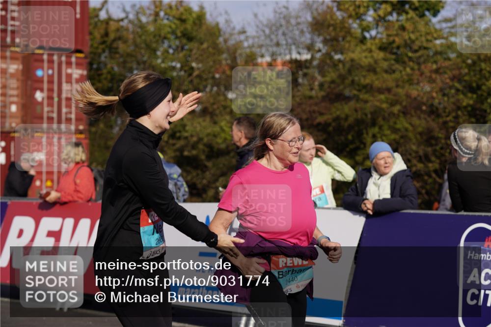 03.10.2025 - Köhlbrandbrückenlauf Michael Burmester http://msf.ph/oto/9031774 03.10.2025 10:38:30 Ziel 2042, 2575, 2626, 2627, 2859, 2860, 3040, 3437, 3438, 3442, 3475, 3621 meine-sportfotos.de