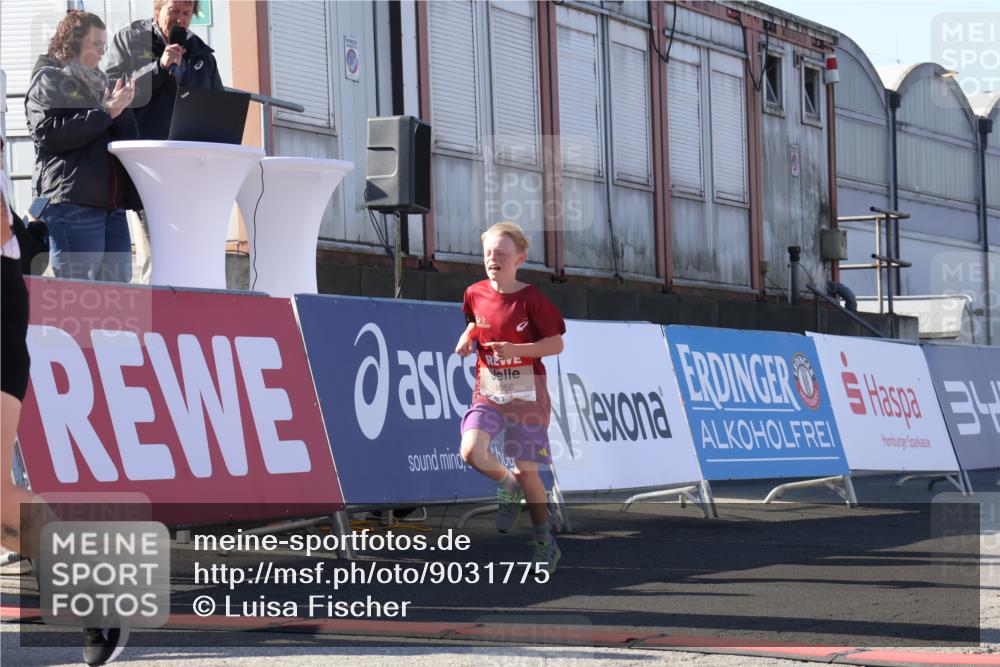 03.10.2025 - Köhlbrandbrückenlauf Luisa Fischer http://msf.ph/oto/9031775 03.10.2025 13:06:46 Ziel 4026, 4312, 4405, 5798, 5971, 6056, 6061, 6089, 6256, 6721, 6745 meine-sportfotos.de