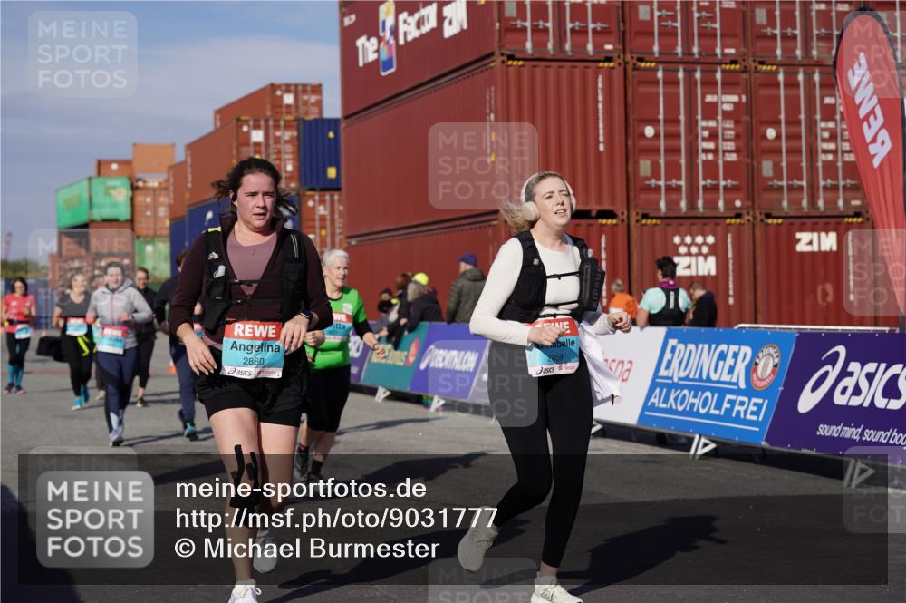03.10.2025 - Köhlbrandbrückenlauf Michael Burmester http://msf.ph/oto/9031777 03.10.2025 10:38:31 Ziel 2042, 2434, 2575, 2626, 2627, 2859, 2860, 3040, 3437, 3438, 3442, 3475, 3621 meine-sportfotos.de