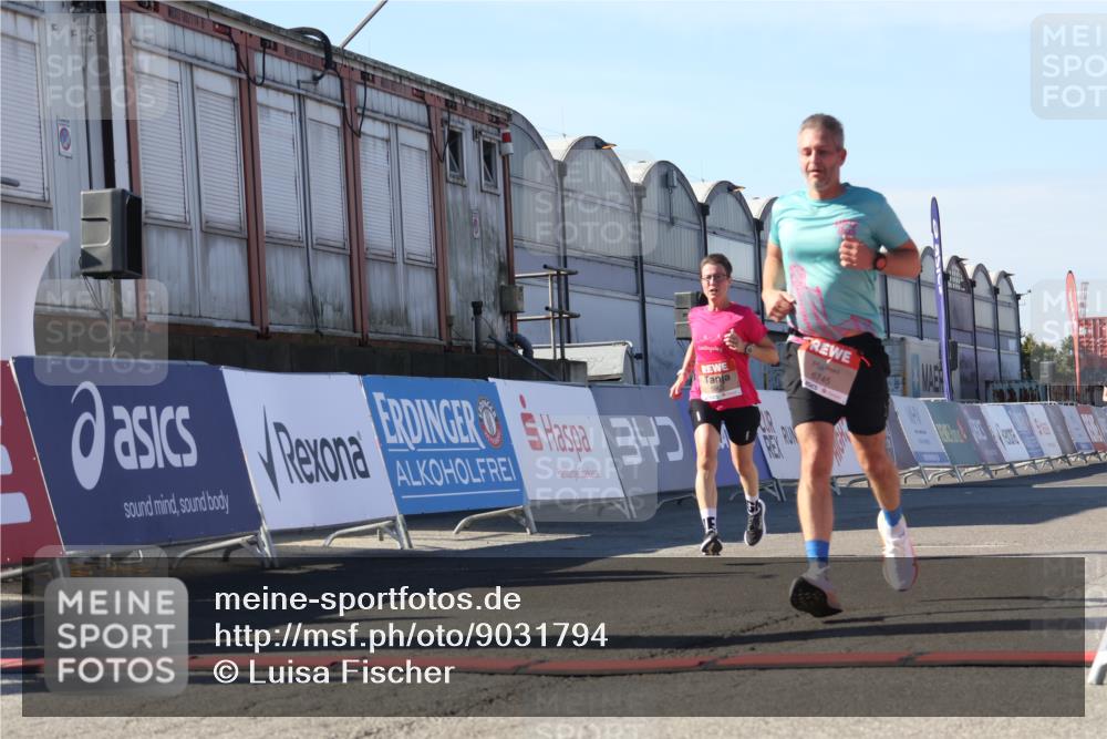 03.10.2025 - Köhlbrandbrückenlauf Luisa Fischer http://msf.ph/oto/9031794 03.10.2025 13:06:50 Ziel 5798, 5963, 5971, 6056, 6061, 6089, 6721, 6745 meine-sportfotos.de