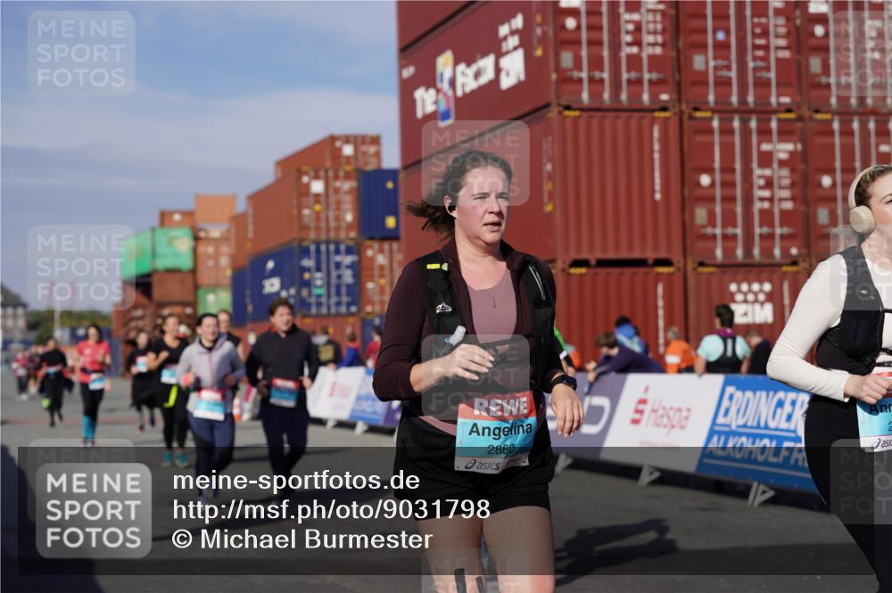 03.10.2025 - Köhlbrandbrückenlauf Michael Burmester http://msf.ph/oto/9031798 03.10.2025 10:38:32 Ziel 2042, 2279, 2434, 2575, 2626, 2627, 2859, 2860, 3040, 3437, 3438, 3442, 3475, 3621 meine-sportfotos.de