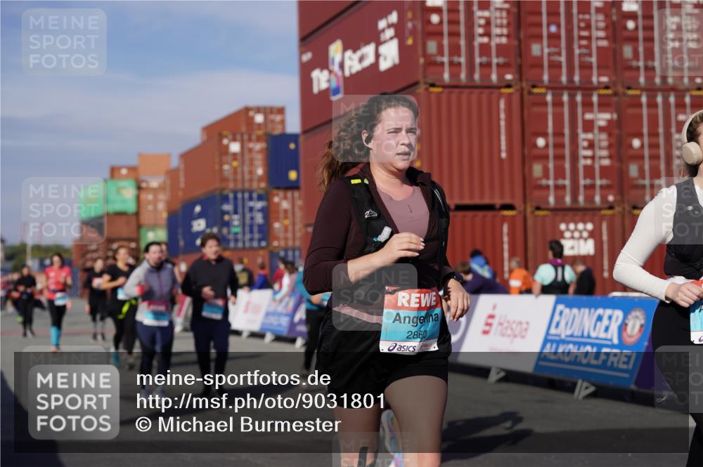 03.10.2025 - Köhlbrandbrückenlauf Michael Burmester http://msf.ph/oto/9031801 03.10.2025 10:38:32 Ziel 2042, 2279, 2434, 2575, 2626, 2627, 2859, 2860, 3040, 3437, 3438, 3442, 3475, 3621 meine-sportfotos.de