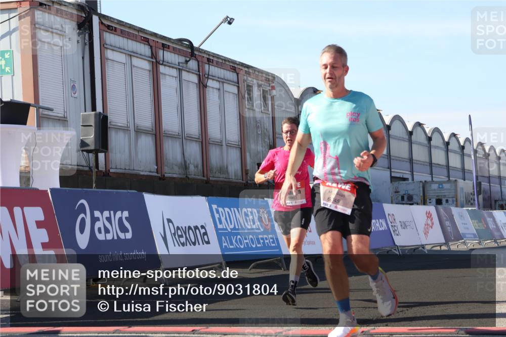 03.10.2025 - Köhlbrandbrückenlauf Luisa Fischer http://msf.ph/oto/9031804 03.10.2025 13:06:51 Ziel 5963, 5971, 6056, 6089, 6721, 6745 meine-sportfotos.de