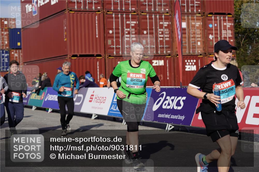 03.10.2025 - Köhlbrandbrückenlauf Michael Burmester http://msf.ph/oto/9031811 03.10.2025 10:38:33 Ziel 2042, 2279, 2434, 2575, 2626, 2627, 3040, 3437, 3438, 3442, 3475, 3621 meine-sportfotos.de