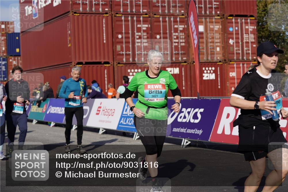 03.10.2025 - Köhlbrandbrückenlauf Michael Burmester http://msf.ph/oto/9031816 03.10.2025 10:38:33 Ziel 2042, 2279, 2434, 2575, 2626, 2627, 3040, 3437, 3438, 3442, 3475, 3621 meine-sportfotos.de