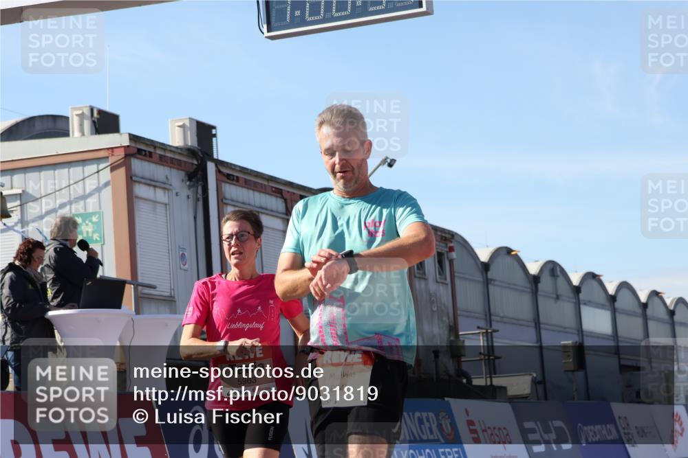 03.10.2025 - Köhlbrandbrückenlauf Luisa Fischer http://msf.ph/oto/9031819 03.10.2025 13:06:53 Ziel 4152, 4249, 5963, 5971, 6056, 6089, 6745, 6799 meine-sportfotos.de