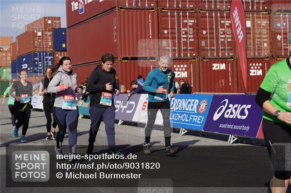 03.10.2025 - Köhlbrandbrückenlauf Michael Burmester http://msf.ph/oto/9031820 03.10.2025 10:38:34 Ziel 2042, 2279, 2434, 2575, 2626, 2627, 3040, 3437, 3438, 3442, 3475, 3621 meine-sportfotos.de