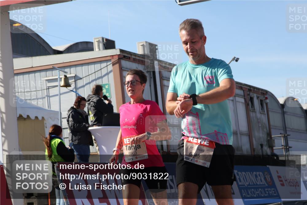 03.10.2025 - Köhlbrandbrückenlauf Luisa Fischer http://msf.ph/oto/9031822 03.10.2025 13:06:53 Ziel 4152, 4249, 5963, 5971, 6056, 6089, 6745, 6799 meine-sportfotos.de