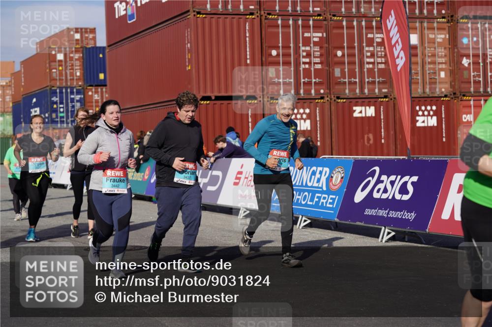 03.10.2025 - Köhlbrandbrückenlauf Michael Burmester http://msf.ph/oto/9031824 03.10.2025 10:38:34 Ziel 2042, 2279, 2434, 2575, 2626, 2627, 3040, 3437, 3438, 3442, 3475, 3621 meine-sportfotos.de