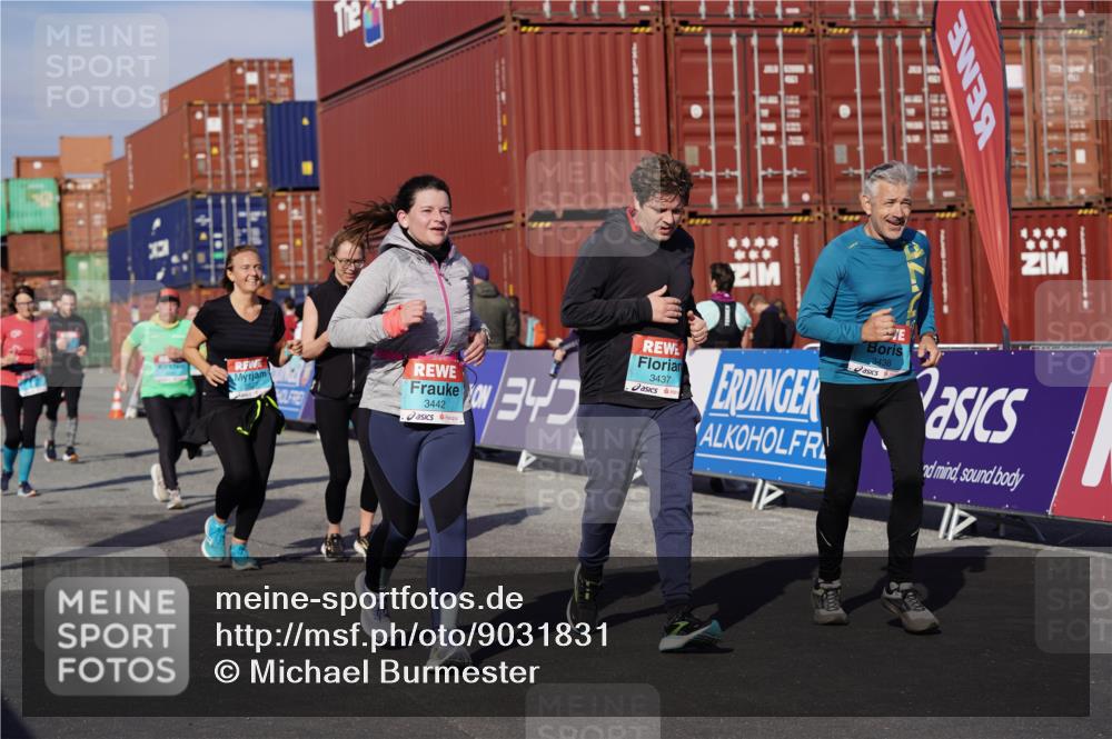 03.10.2025 - Köhlbrandbrückenlauf Michael Burmester http://msf.ph/oto/9031831 03.10.2025 10:38:35 Ziel 2042, 2279, 2434, 2575, 2626, 2627, 3040, 3437, 3438, 3442, 3475 meine-sportfotos.de