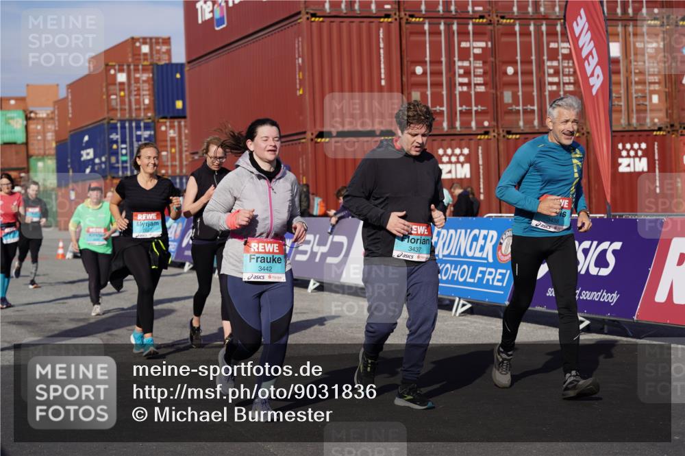 03.10.2025 - Köhlbrandbrückenlauf Michael Burmester http://msf.ph/oto/9031836 03.10.2025 10:38:35 Ziel 2042, 2279, 2434, 2575, 2626, 2627, 3040, 3437, 3438, 3442, 3475 meine-sportfotos.de