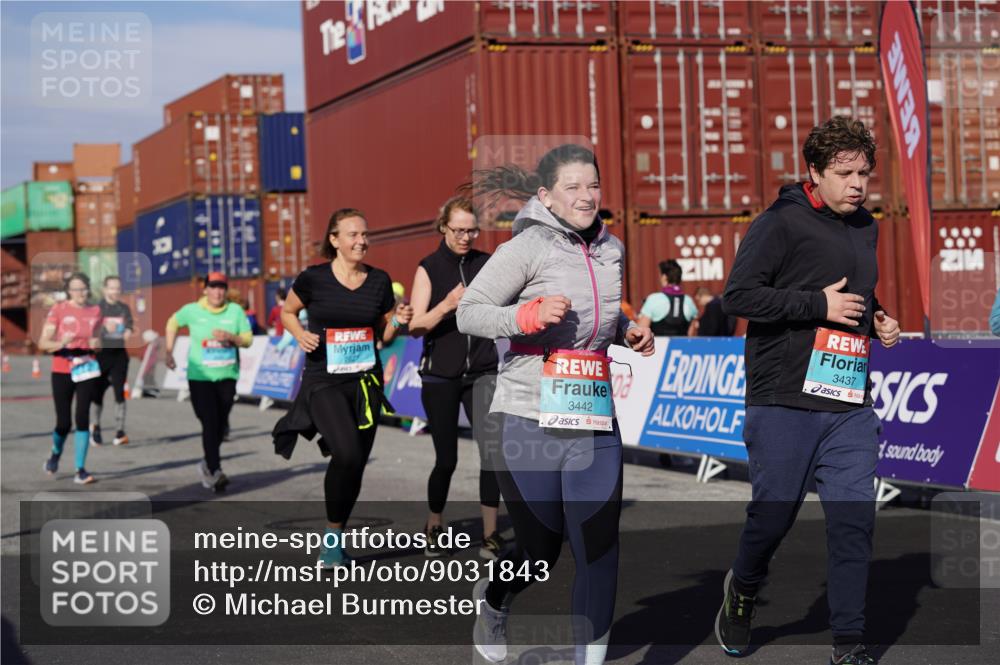 03.10.2025 - Köhlbrandbrückenlauf Michael Burmester http://msf.ph/oto/9031843 03.10.2025 10:38:36 Ziel 2279, 2434, 2575, 2626, 2627, 3040, 3437, 3438, 3442, 3475 meine-sportfotos.de