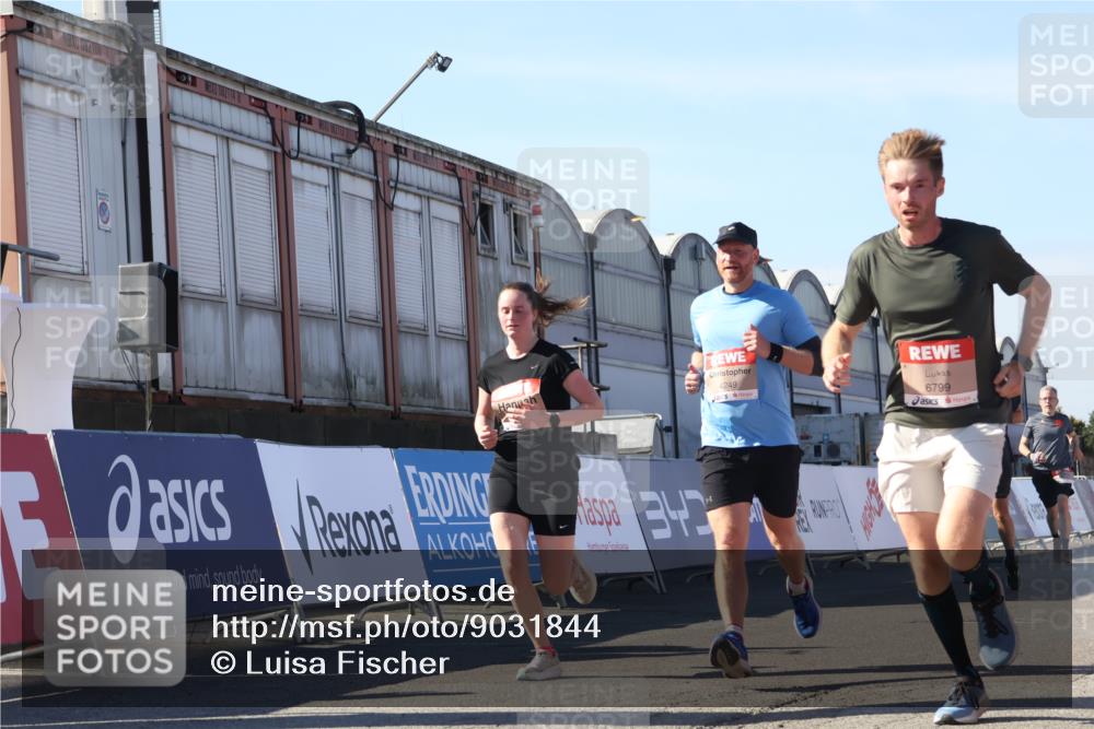 03.10.2025 - Köhlbrandbrückenlauf Luisa Fischer http://msf.ph/oto/9031844 03.10.2025 13:06:57 Ziel 4152, 4249, 4451, 4588, 5963, 6056, 6423, 6745, 6799 meine-sportfotos.de
