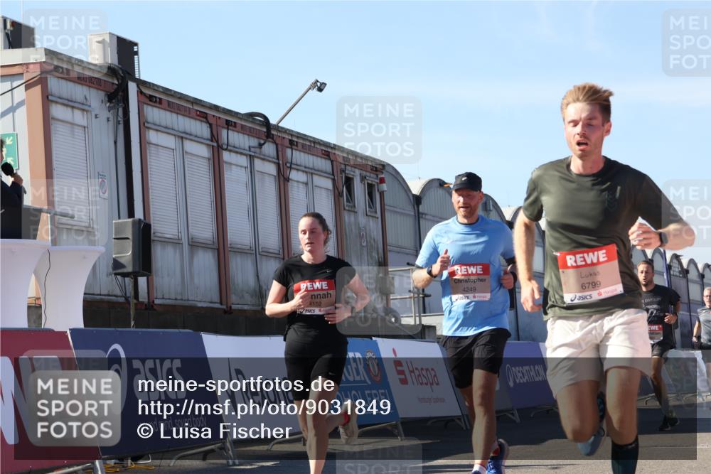03.10.2025 - Köhlbrandbrückenlauf Luisa Fischer http://msf.ph/oto/9031849 03.10.2025 13:06:58 Ziel 4152, 4249, 4451, 4588, 5963, 6056, 6423, 6427, 6745, 6799, 6822 meine-sportfotos.de