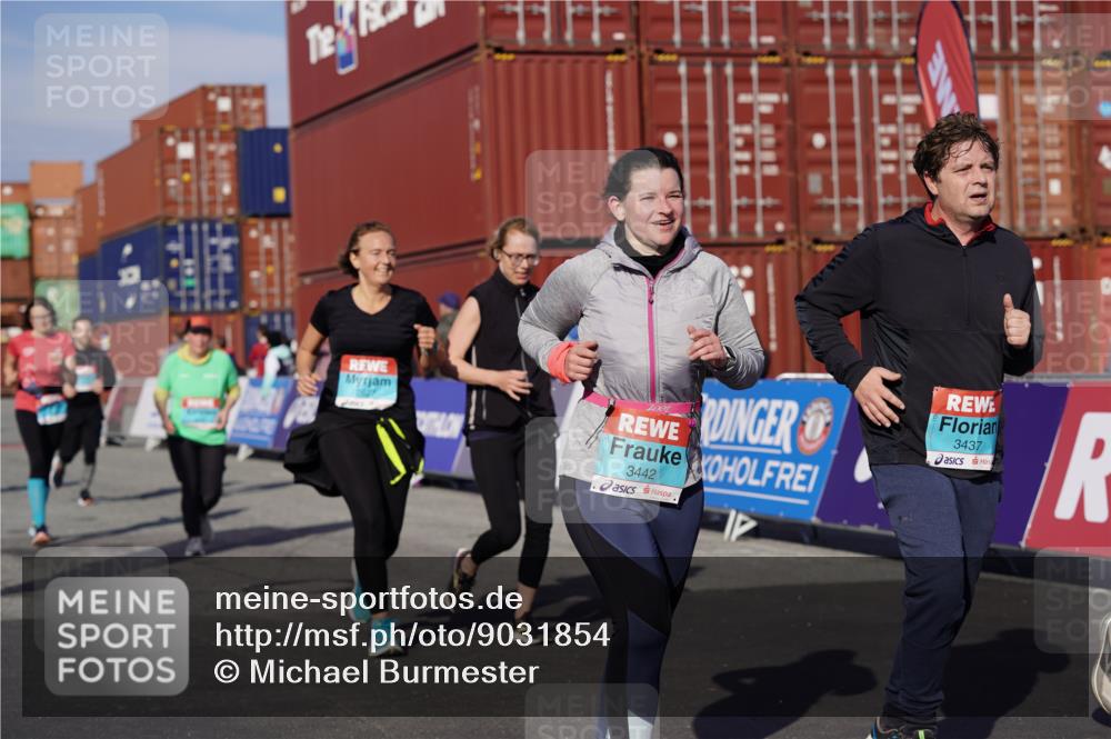 03.10.2025 - Köhlbrandbrückenlauf Michael Burmester http://msf.ph/oto/9031854 03.10.2025 10:38:36 Ziel 2279, 2434, 2575, 2626, 2627, 3040, 3437, 3438, 3442, 3475 meine-sportfotos.de