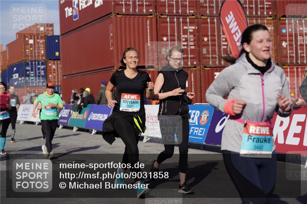 03.10.2025 - Köhlbrandbrückenlauf Michael Burmester http://msf.ph/oto/9031858 03.10.2025 10:38:37 Ziel 2279, 2434, 2575, 2626, 2627, 3040, 3412, 3413, 3475 meine-sportfotos.de
