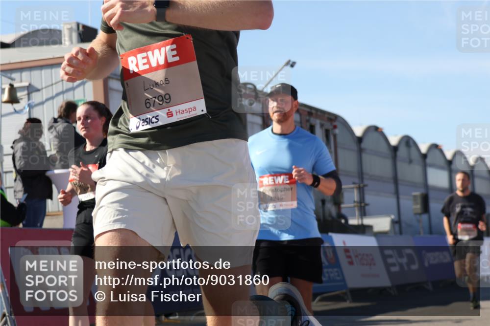 03.10.2025 - Köhlbrandbrückenlauf Luisa Fischer http://msf.ph/oto/9031860 03.10.2025 13:06:59 Ziel 4152, 4249, 4451, 4588, 5963, 6423, 6427, 6745, 6799, 6822 meine-sportfotos.de