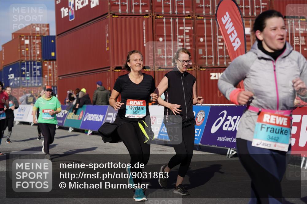 03.10.2025 - Köhlbrandbrückenlauf Michael Burmester http://msf.ph/oto/9031863 03.10.2025 10:38:37 Ziel 2279, 2434, 2575, 2626, 2627, 3040, 3412, 3413, 3475 meine-sportfotos.de