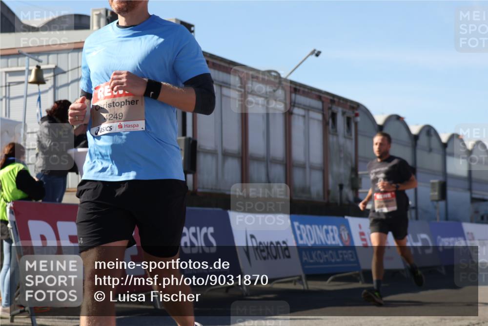 03.10.2025 - Köhlbrandbrückenlauf Luisa Fischer http://msf.ph/oto/9031870 03.10.2025 13:07:00 Ziel 4152, 4249, 4451, 4588, 4804, 5963, 6065, 6423, 6427, 6745, 6799, 6822 meine-sportfotos.de