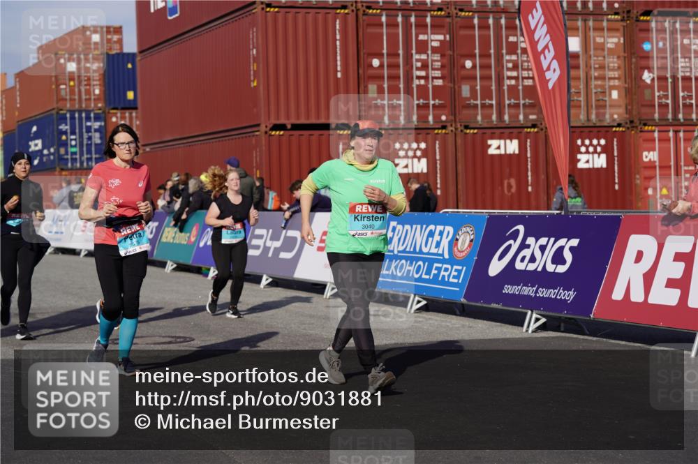 03.10.2025 - Köhlbrandbrückenlauf Michael Burmester http://msf.ph/oto/9031881 03.10.2025 10:38:39 Ziel 2279, 2434, 2575, 2626, 2627, 3040, 3412, 3413, 3475 meine-sportfotos.de
