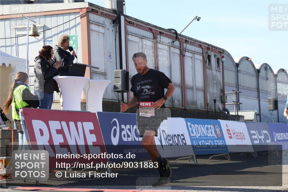 03.10.2025 - Köhlbrandbrückenlauf Luisa Fischer http://msf.ph/oto/9031883 03.10.2025 13:07:01 Ziel 4152, 4249, 4451, 4588, 4804, 5963, 6065, 6423, 6427, 6745, 6799, 6822 meine-sportfotos.de