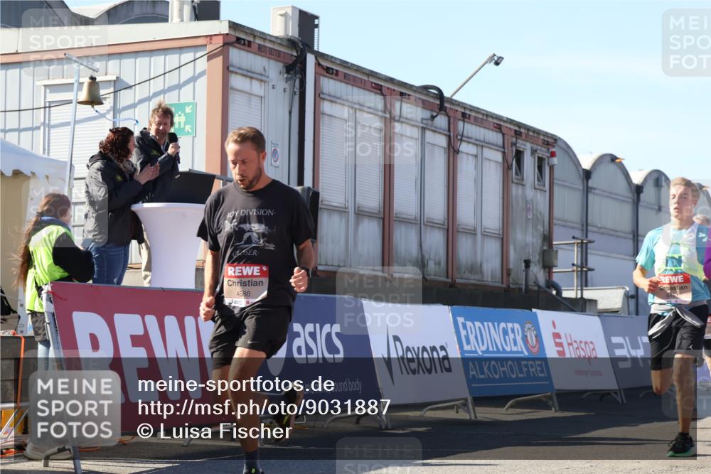 03.10.2025 - Köhlbrandbrückenlauf Luisa Fischer http://msf.ph/oto/9031887 03.10.2025 13:07:01 Ziel 4152, 4249, 4451, 4588, 4804, 5963, 6065, 6423, 6427, 6745, 6799, 6822 meine-sportfotos.de