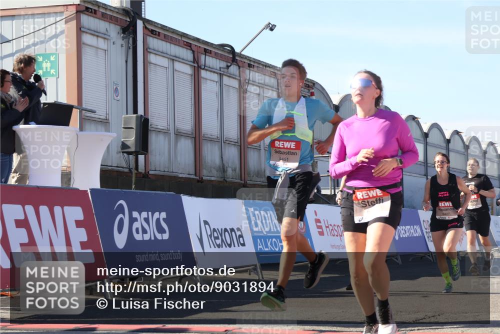 03.10.2025 - Köhlbrandbrückenlauf Luisa Fischer http://msf.ph/oto/9031894 03.10.2025 13:07:02 Ziel 4152, 4249, 4444, 4451, 4588, 4804, 5963, 6065, 6423, 6427, 6745, 6799, 6822 meine-sportfotos.de