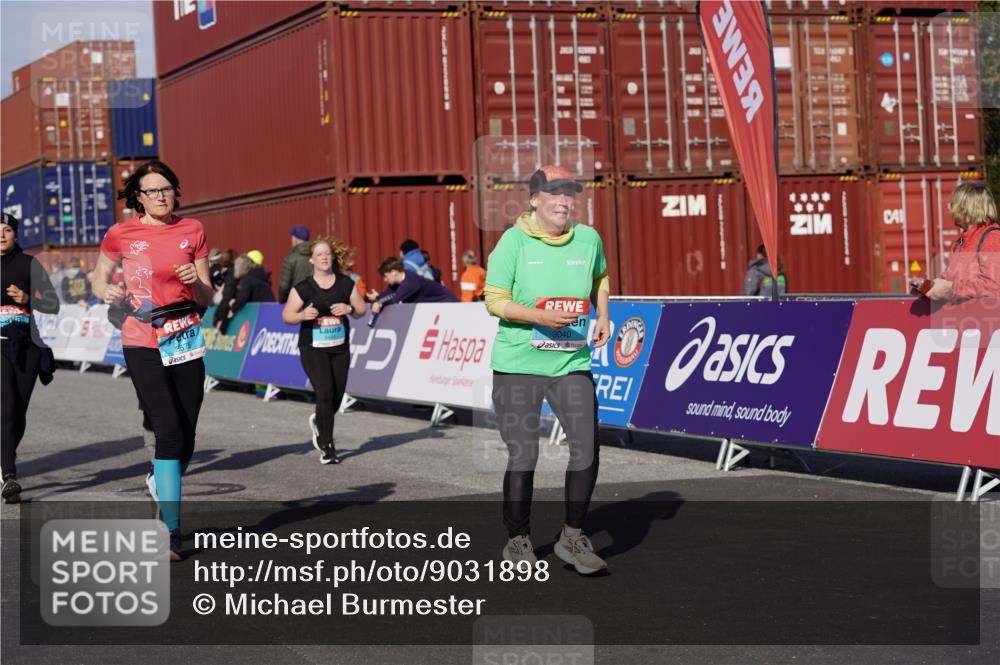 03.10.2025 - Köhlbrandbrückenlauf Michael Burmester http://msf.ph/oto/9031898 03.10.2025 10:38:39 Ziel 2279, 2434, 2575, 2626, 2627, 3040, 3412, 3413, 3475 meine-sportfotos.de