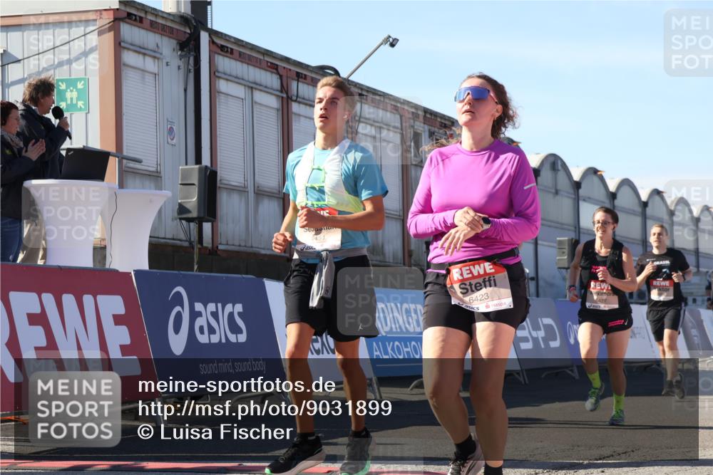 03.10.2025 - Köhlbrandbrückenlauf Luisa Fischer http://msf.ph/oto/9031899 03.10.2025 13:07:02 Ziel 4152, 4249, 4444, 4451, 4588, 4804, 5963, 6065, 6423, 6427, 6745, 6799, 6822 meine-sportfotos.de