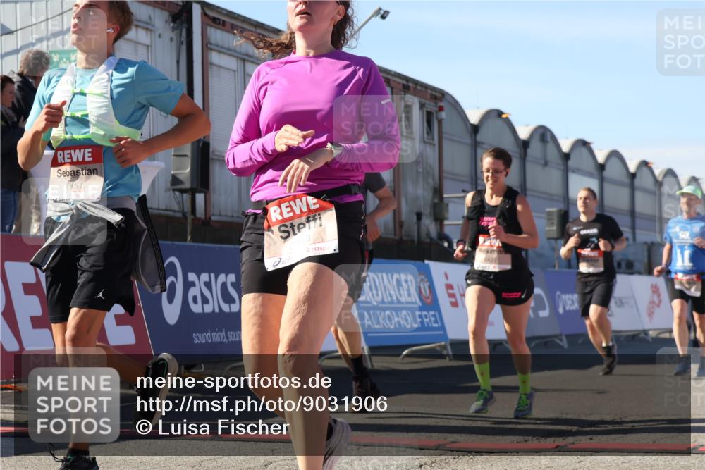03.10.2025 - Köhlbrandbrückenlauf Luisa Fischer http://msf.ph/oto/9031906 03.10.2025 13:07:03 Ziel 4152, 4249, 4444, 4451, 4588, 4804, 5963, 6065, 6423, 6427, 6799, 6822 meine-sportfotos.de