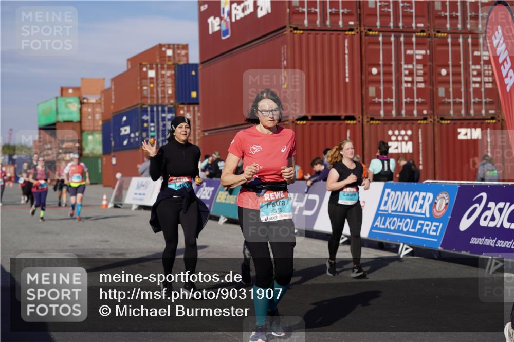 03.10.2025 - Köhlbrandbrückenlauf Michael Burmester http://msf.ph/oto/9031907 03.10.2025 10:38:40 Ziel 2279, 2434, 2575, 3412, 3413, 3475 meine-sportfotos.de