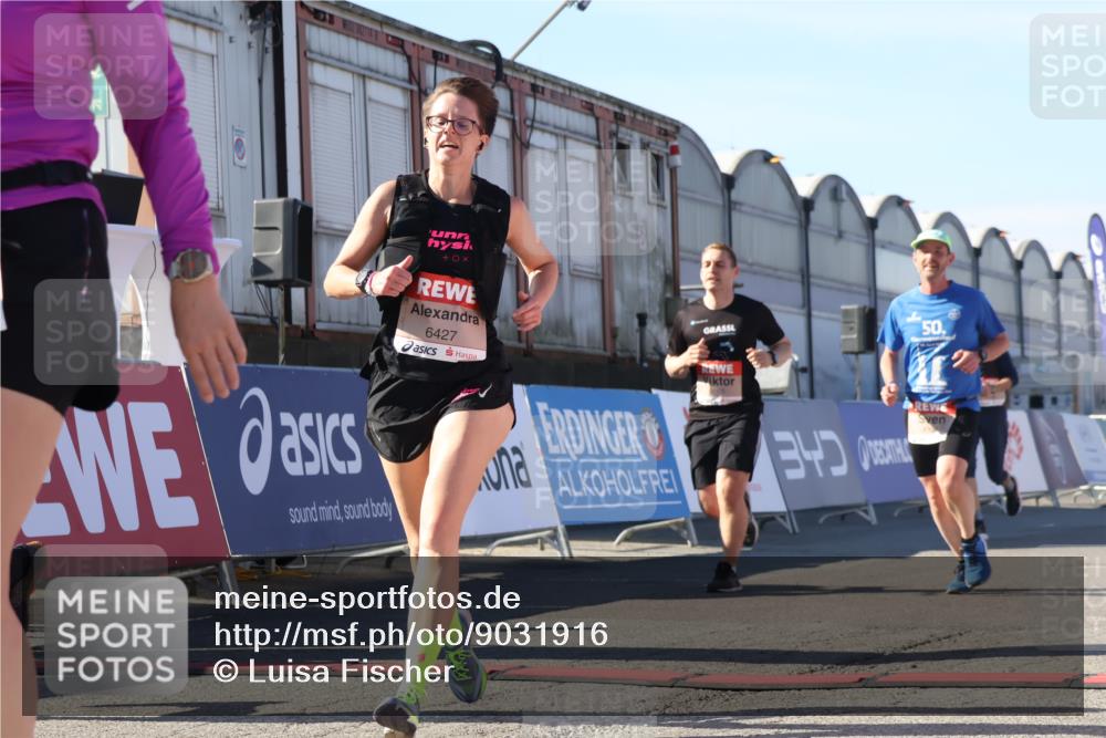03.10.2025 - Köhlbrandbrückenlauf Luisa Fischer http://msf.ph/oto/9031916 03.10.2025 13:07:04 Ziel 4152, 4249, 4444, 4451, 4588, 4804, 6065, 6423, 6427, 6799, 6822 meine-sportfotos.de