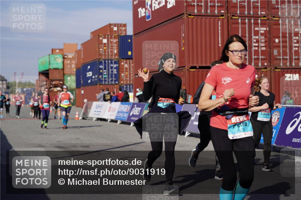 03.10.2025 - Köhlbrandbrückenlauf Michael Burmester http://msf.ph/oto/9031919 03.10.2025 10:38:41 Ziel 2279, 2434, 3412, 3413, 3475 meine-sportfotos.de